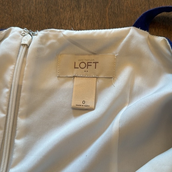 LOFT Size 0 (Fits 2-4) Blue & White Striped Fit and Flare Midi Dress - Picture 10 of 14
